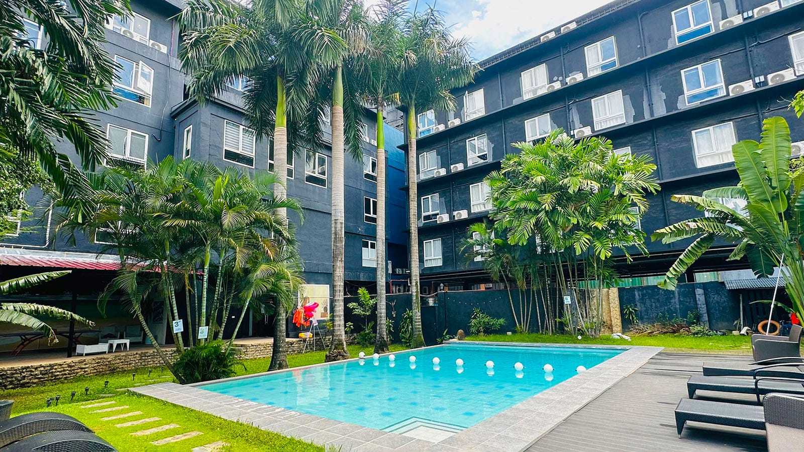 Hồ bơi trường Anh Ngữ CELLA (Premium Campus)