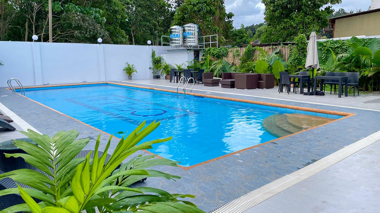 Hồ bơi trường Anh ngữ CELLA