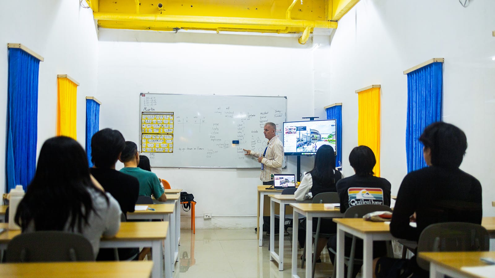 Lớp học nhóm trường Anh ngữ B'Cebu