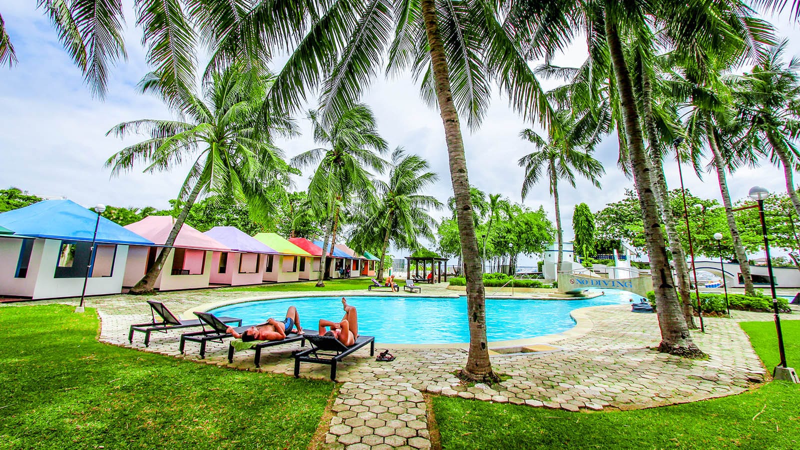 Hồ bơi trường Anh ngữ Cebu Blue Ocean