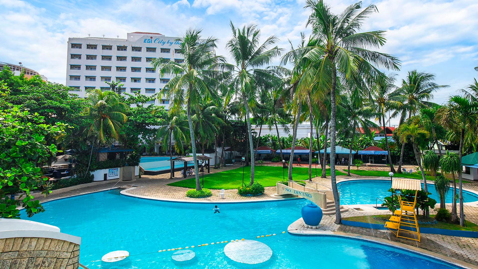 Hồ bơi trường Anh ngữ Cebu Blue Ocean