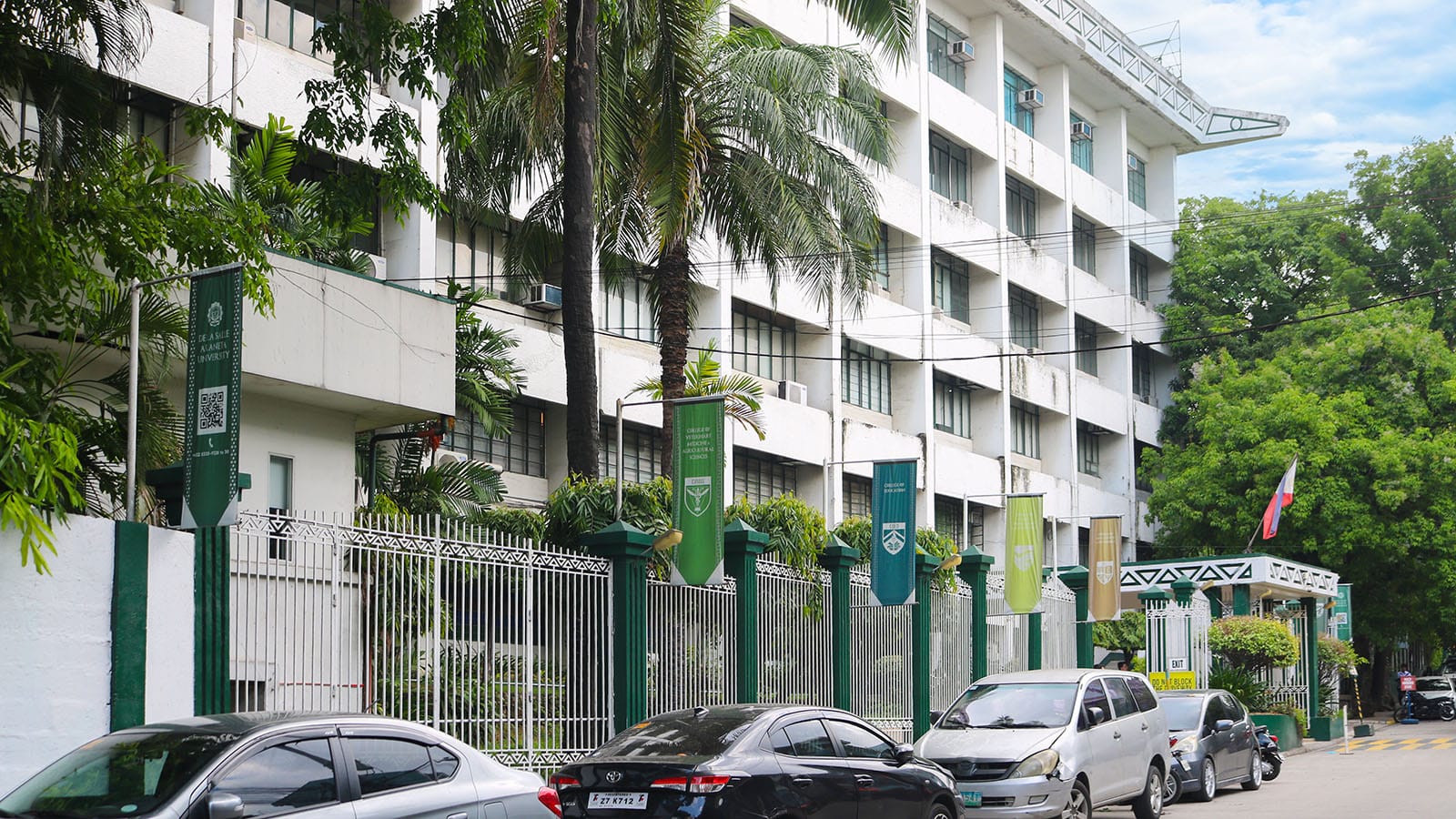 Trung tâm Anh ngữ Lasallian (LLC)